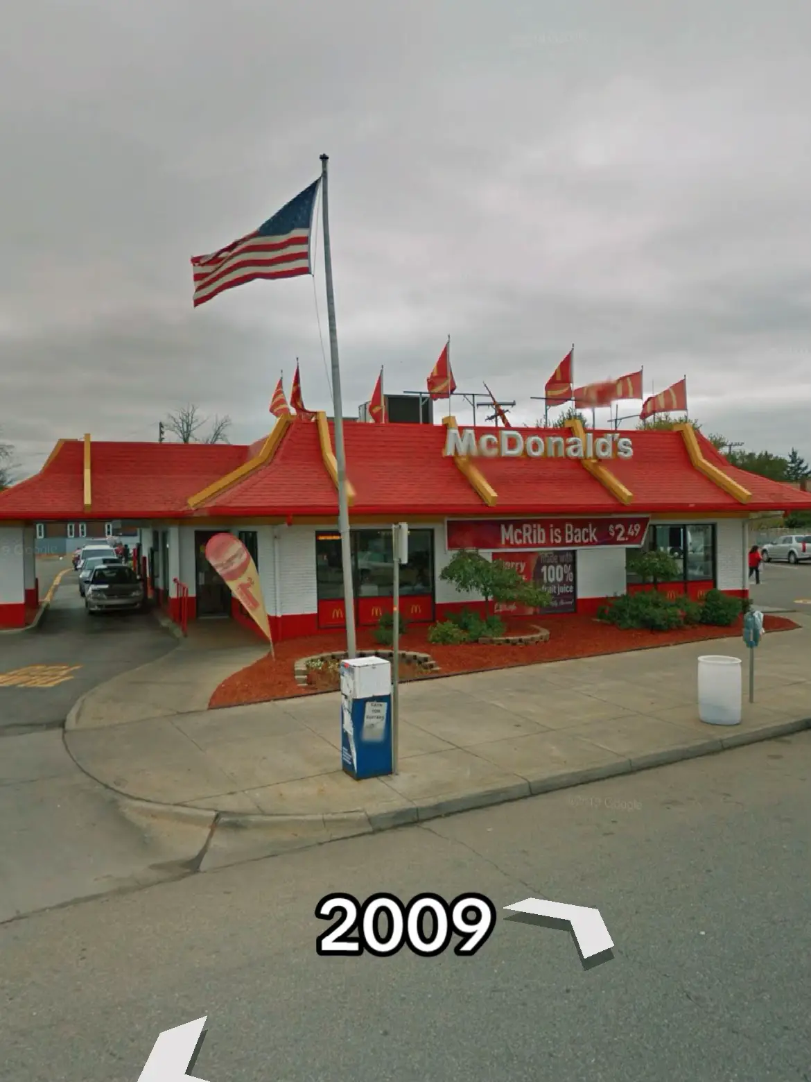 This McDonald's at 16950 Harper Ave, Detroit had to close #lostplace #detroit #mcdonalds