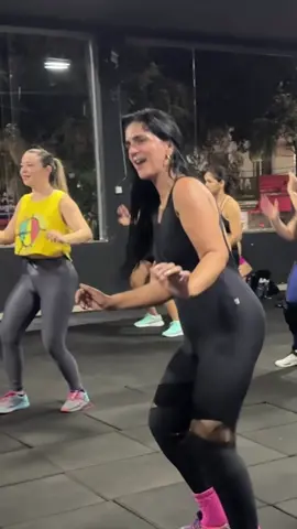 “Se exercitar pode ser  divertido! 💃🔥 Bora dançar e queimar calorias sem nem perceber?  🎶💥! 😍  #DançaQueEmagrece #MovimentaCorpoEAlma #TreinoDivertido #SeJogaNoPassinho #BoraViralizar”
