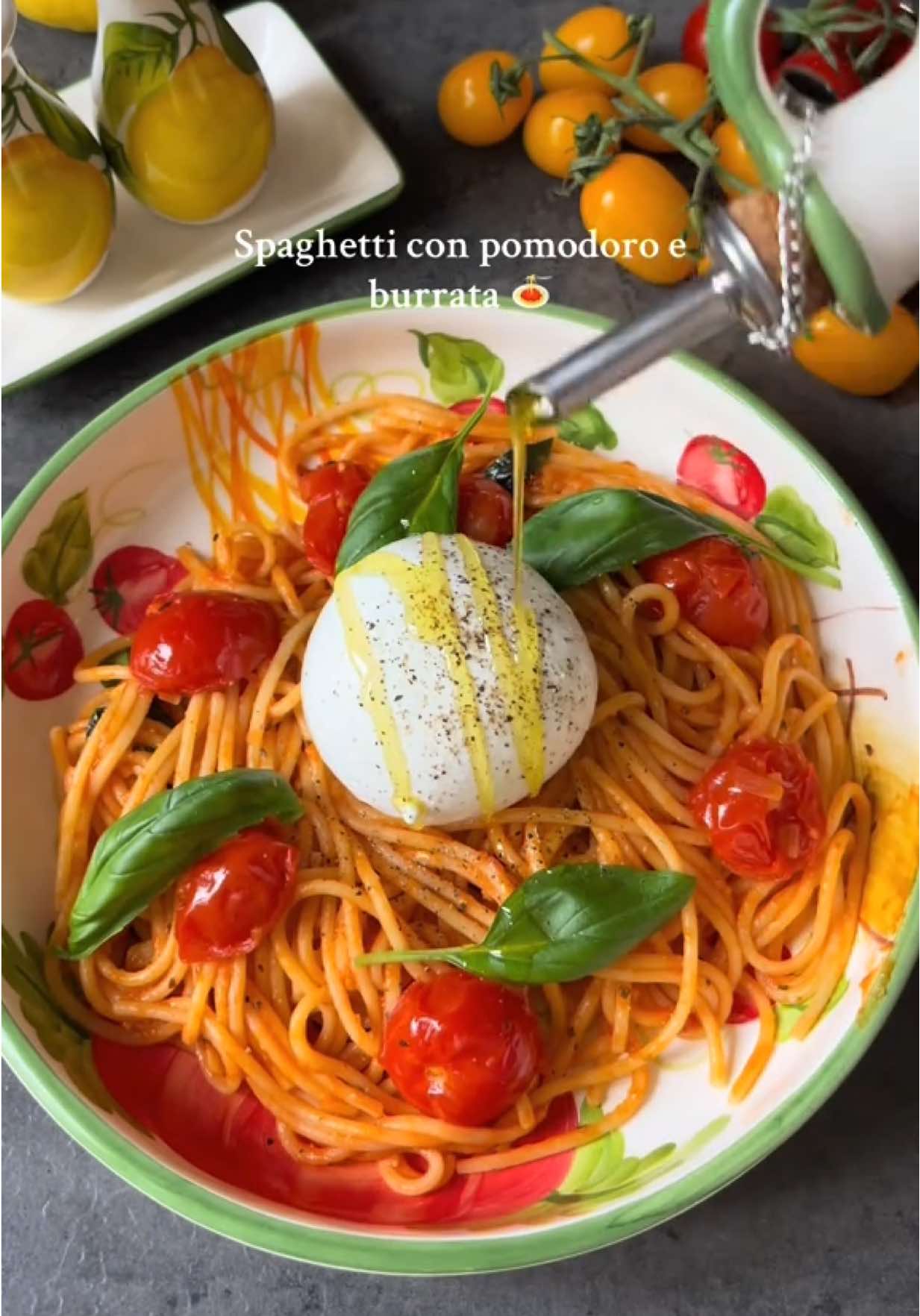 Spaghetti con pomodoro e burrata 🍝 Cooking spaghetti is a joy, but serving it on these stunning handmade ceramics from @Ceramica di Flavio e Ketty makes it even more special! 🍝🧀🍽️ Ingredients  -onion -garlic -tomatoes(datterini) -olive oil -tomato juice  -basil(fresh) -dried basil -salt #spaghetti #cucinaitaliana #spaghettirecipe #italiancuisine #pasta #pastarecipe #easycooking #cooking 