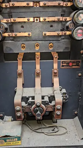 ⚡️⚡️DMC Electric ⚡️⚡️ a work of Art. Made in America  #electrician #education #nationalelectricalcode #electricpanel #madeintheusa  #electricallife #electricaltips #electric #electricaltechnician  #sparkylife #Sparky #goodvibes #Lifestyle #dayinmylife #videooftheday #makeithappen #feelitreelit #commercialelectrician 