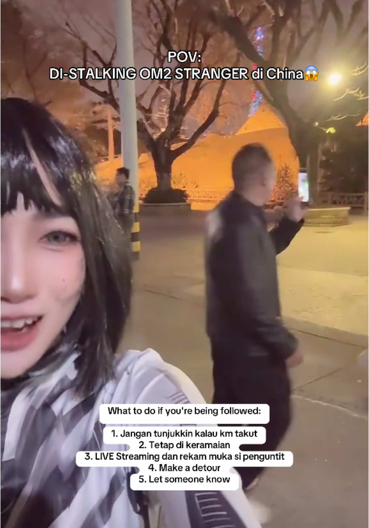 Yg join LIVE aku pasti inget moment ini😱🔥Ini aku sengaja arahin kamera ke dia dan bisa diliat sendiri ya reaksinya langsung MUNDUR dan pura2 sibuk rekamin hal lain.. Jujur selama hampir 3tahun tinggal dan shooting di China, kayaknya baru kali ini nemu orang yg agak mengerikan🤣muka boleh hahahihi tp jujur agak degdegan Intinya dimanapun kalian berada terutama cewe, STAY ALERT GURLSSS🔥🔥🔥 #fyp #fypシ 