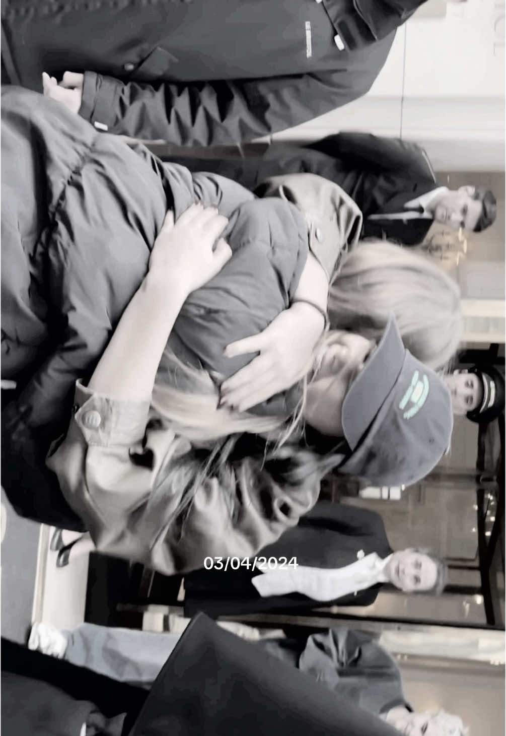 @eef  its been one year since i met her im gonna cry i miss her everyday since. I never stopped thinking about this day shes the most wholesome person there is. Ilysm ariana 4ever 🫀 #fyp #pogueclns #foryoupage #viraal #arianagreenblatt #arianagreenblattedit #splatt77  #fyp #paris 