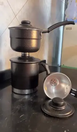 🔥 Cuscuzeiro 2 conchas craquelado – O queridinho das donas de casa! 🔥 Se você ama um cuscuz soltinho, precisa desse cuscuzeiro! 🤩 Perfeito pra fazer aquele cuscuz com peitinho de moça que todo mundo ama! 😋✨ ✅ Design craquelado lindo e resistente ✅ Cuscuz no vapor, mais fofinho e saboroso ✅ Praticidade e qualidade na sua cozinha 💡 Comenta “QUERO” e corre garantir o seu antes que acabe! 🚀 📦 Estoque limitado! Link na bio! Hashtags para viralizar: #Cuscuzeiro #PeitinhoDeMoça #CuscuzPerfeito #Achadinhos #DonaDeCasa #PanelasTop #CozinhaPrática #CuscuzLovers #UtilidadesDomésticas #ReceitasFáceis #CozinhaDosSonhos