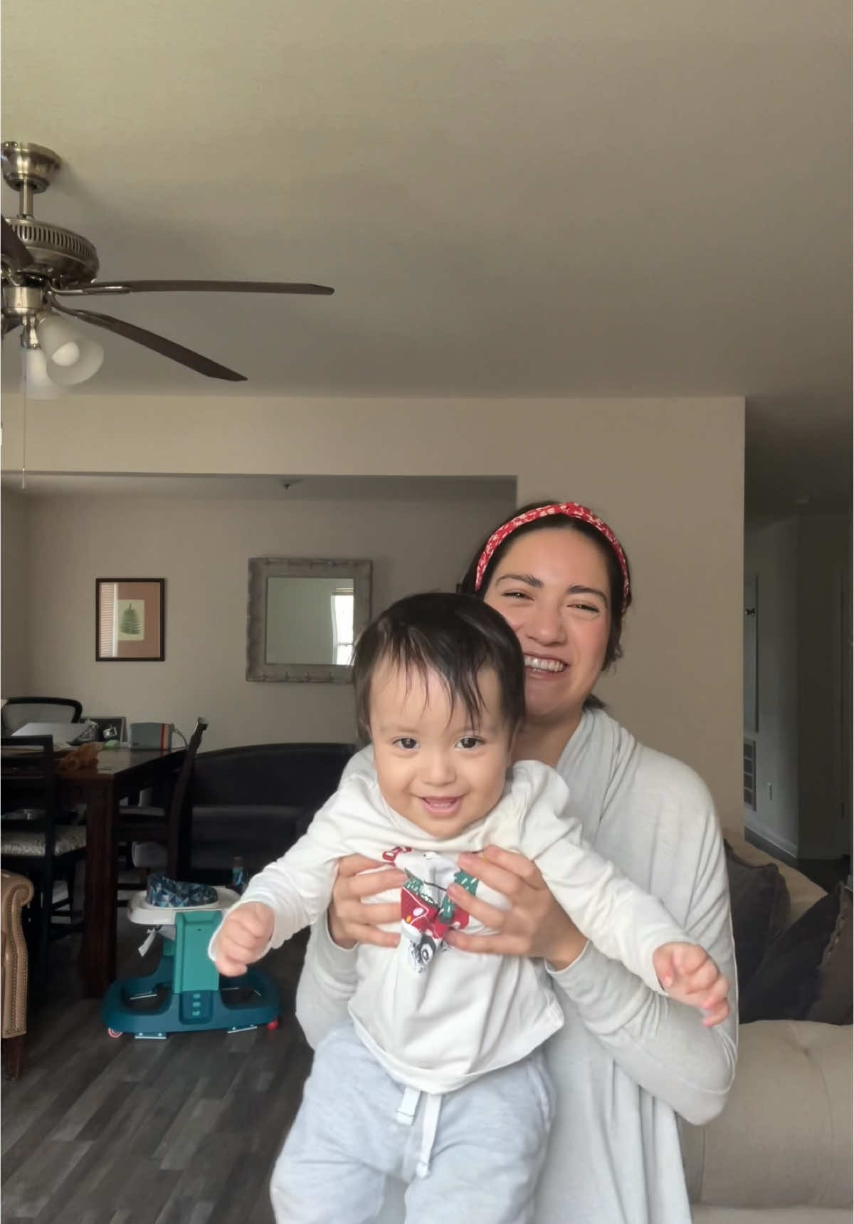 Outfit of the day 🤍 #fyppp #fypシ #oftd #outfitideas #momoutfits #momlife #oneyearoldbaby #viralvideo #viraltiktok #fitcheck #dayinmylife 