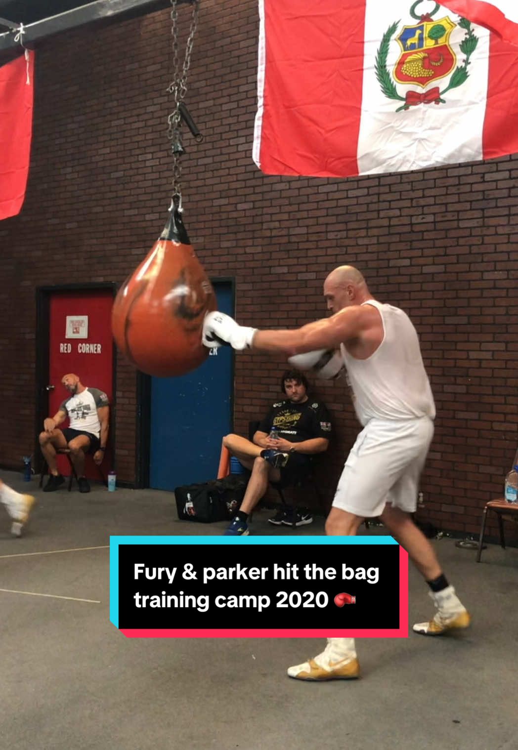 #tysonfury & #josephparker hitting the bag together on our training camp #lasvegas 2020! #boxing🥊 #gym #fury #furywilder #mobility 