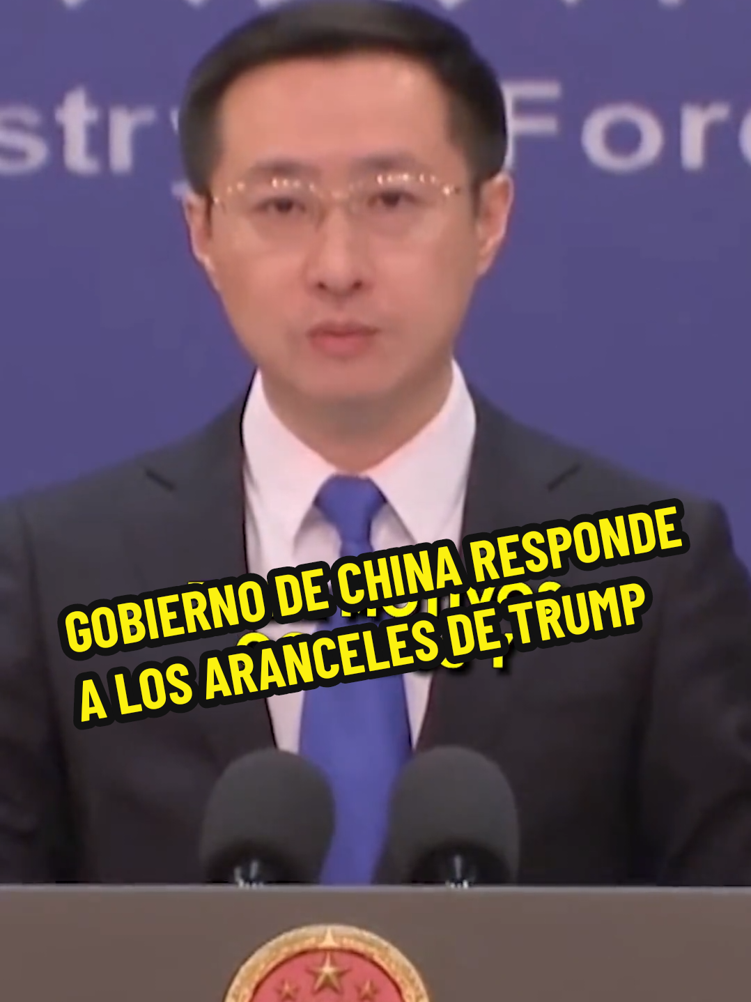 “El Pueblo chino nunca se va a someter ante el acoso de EUA”: Ministro de exteriores chino  El ministro de Relaciones Exteriores de China, Lin Jian, se lanzó contra el presidente Donald Trump por la reciente implementación de aranceles en contra de su país y dijo que si EUA busca frenar el flujo de f3nt4an1lo, debe llegar a un acuerdo bilateral con beneficios mutuos.