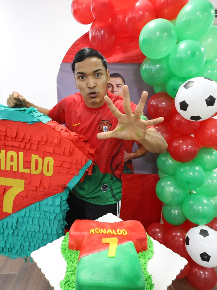 CRISTIANO vs MESSI @Atilio Larin  #alfredolarin #parati #elsalvador #mexico #comedia 