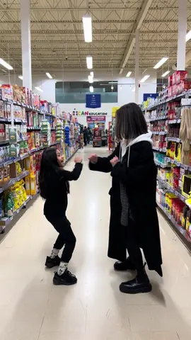 Dance trends with my bestie 👯‍♀️ . . . . . . #dance #trend #family #familydance #FamilyFun #fun #fyp #explore #trending #docmcstuffins #grocery 