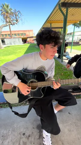 intro-junior h 🎸 give us song recommendations in the comments 👇#corridos #fyp #parati #corridostumbados #juniorh #guitar #takamine 