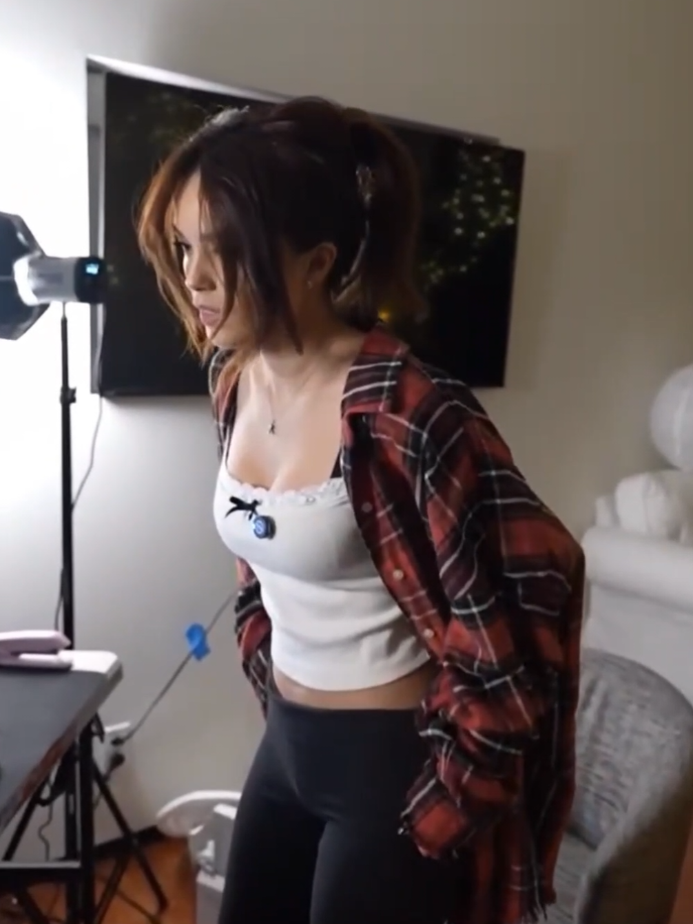 Cinna and Rae confront their cameraman #cinna #valkyrae #twitch #twitchstreamer #twitchclips #fyp 