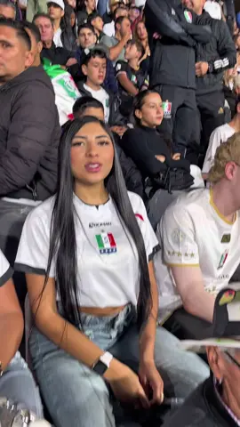 ¡Nuevo capítulo de @lahinchadao! Esta vez, celebramos la pasión y la belleza de las seguidoras del Once Caldas. Sumérgete en la energía del estadio y descubre a las mujeres que viven el fútbol con intensidad. No olvides dejar tu @ para que podamos conocerte y compartir juntos esta pasión. ⚽️