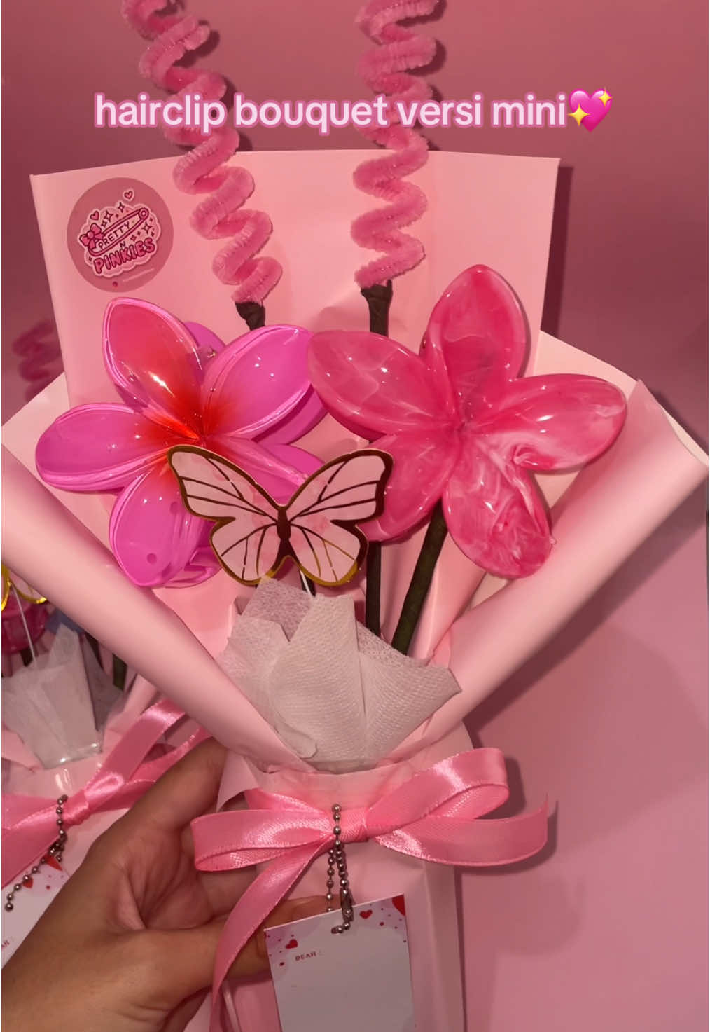 ide sovenir cantik sih ini😍 #flowerhairclip #flowerhairclipbouquet #flowerhairclipbali #bouquet #bouquetdenpasar #valentine #bouquetdenpasar #valentinegift #valentinebouquet #ValentinesDay #buketbunga #buketbungabali #buketbungadenpasar #buketbungamurah #buketjepitbunga #buketjepitrambut #kadovalentine #buketcantik #buketbuatpacar 