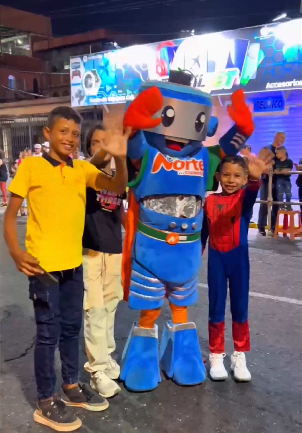 Así vivimos la Mascarada 2️⃣0️⃣2️⃣5️⃣ 🎭 Días de mucho color, baile, diversión y por supuesto ¡La Mejor Conexión! 🧡🛜 Desde El Estado Portuguesa se hizo sentir la cultura y tradición por todo Venezuela 🇻🇪 🫶🏼 desfiles llenos de carrozas, comparsas y trajes brillantes transformaron estos días de carnaval en algo excepcional 🧡💥 #norte #mascarada #portuguesa #internet #fibraoptica 