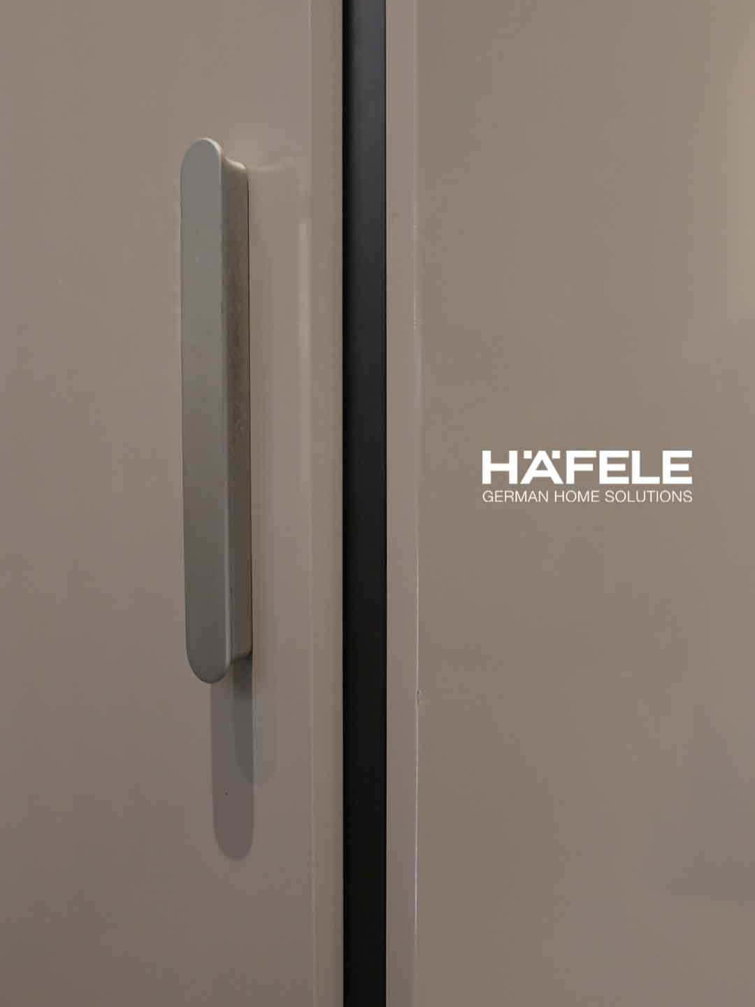 HAWA Folding Concepta III takes design flexibility to the next level by allowing doors to fold beforehand. This innovative system enables seamless transitions, optimizes space, and enhances aesthetic possibilities—perfect for modern interiors. #hafele #hafeleindonesia #hawaconcepta #foldingdoor #architecturalhardware #kitcheninspo