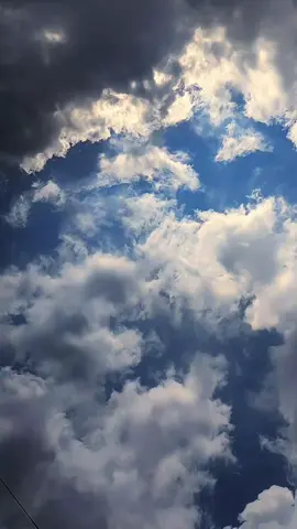 مهما كان الإنسان قوياً فإنه سيذرف الدموع إذا كان ما يحاربه sekuat kuatnya seseorang ia akan menumpahkah air mata jika yang ia lawan adalah kerinduan#fypdonggggggg #quotesarabic #arabicsong #quotesislami #viraltiktok #syairarab #syaircinta #foryuo #langitaesthetic #awan #vibes 