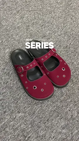 trendy bgt modelnya! bikin ootd kamu makin kece😻  #sandal #sandals #sandalwanita #sandalwood #bigramadhansale #fyp #fypage #sandallebaran 