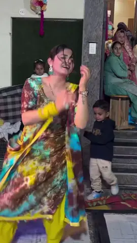 #punjabi #bhangra #prianka #bolian #foryoupage #viralvideo #giddha #dancer 