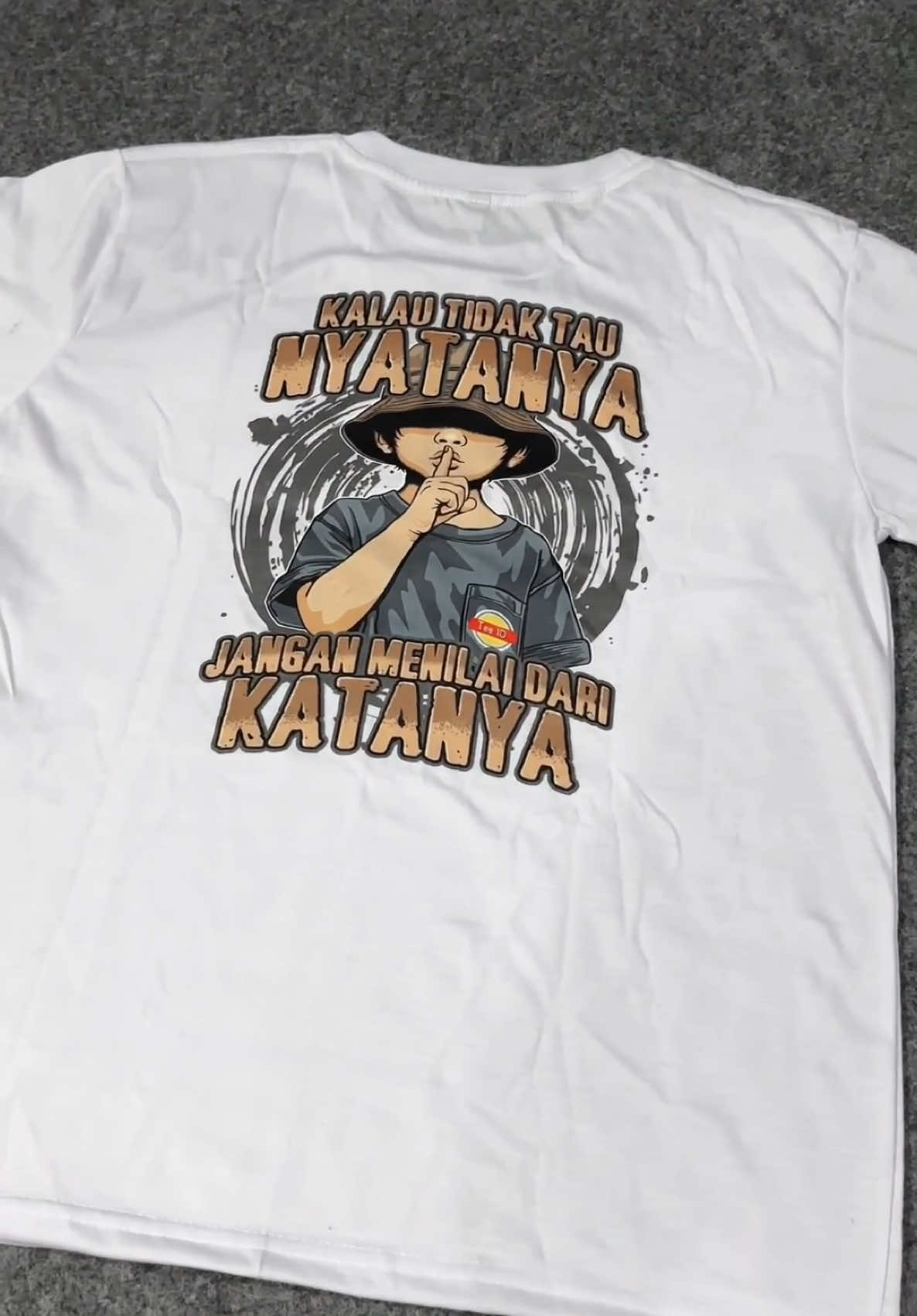 Kaos kalau tidak tahu nyatanya jangan menilai dari katanya 🤫