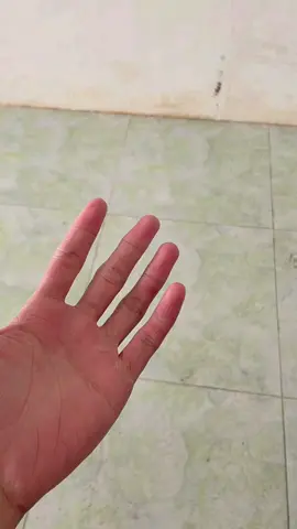 bàn tay chai sần🥲 ( dính mực chứ kog phải đất nhek mấy ba)