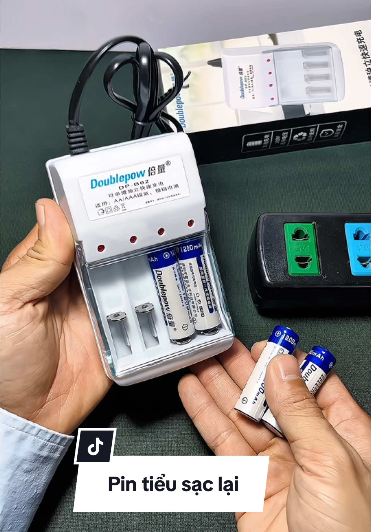 Bộ sạc pin tiểu kèm 4 pin có thể sạc lại. #bosacpintieu #sacpintieu #pintieusaclai #pintieusac 