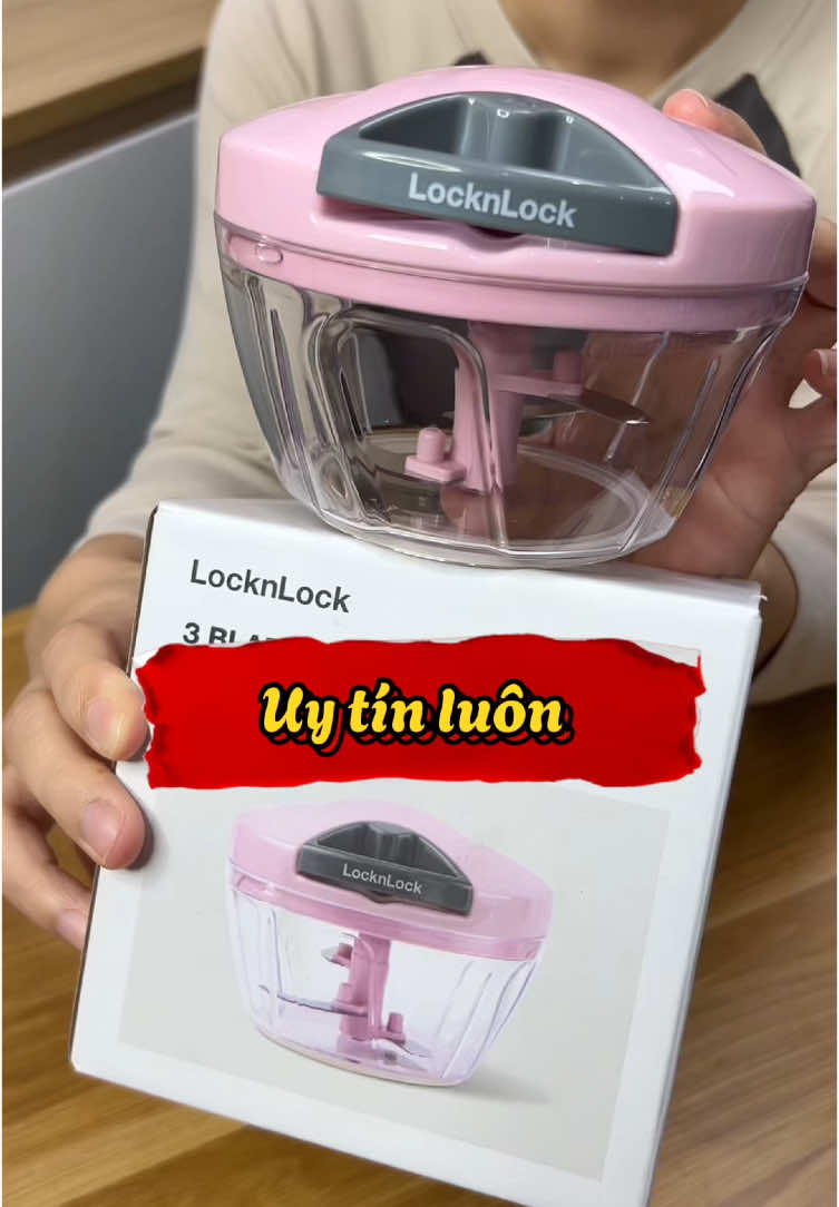 Máy xay mini cầm tay. Máy xay thịt. Máy xay cầm tay. Máy xay băm củ. Máy xay locknlock. #ngahamina #mayxaymini #mayxaythit #mayxaycamtay #mayxaylocknlock 