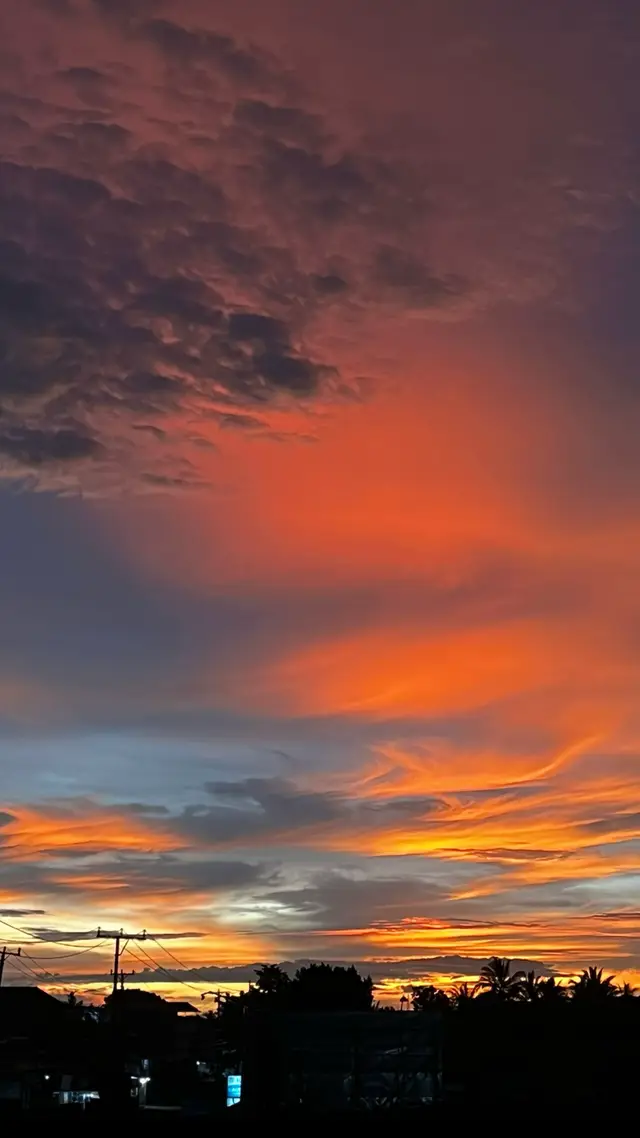 Apa adanya tanpa di edit, subhanallah ini bagus banget 🥹.   #sunset #sunsetvibes #videosunsetestetik #senja #mentahanvideo #fy #foryoupage #langit #foryoupage #fyppppp #foryou #estetik 