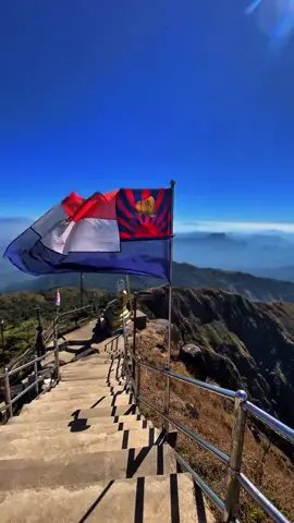 🇳🇱ကရင်🇳🇱 // အရမ်းကျက်သရေရှိလိုက်တဲ့ တိုကရင်လူမျိုးအလံ🇳🇱 ❤️🤍💙 #ကရင်✅ 🟥⬜🟦