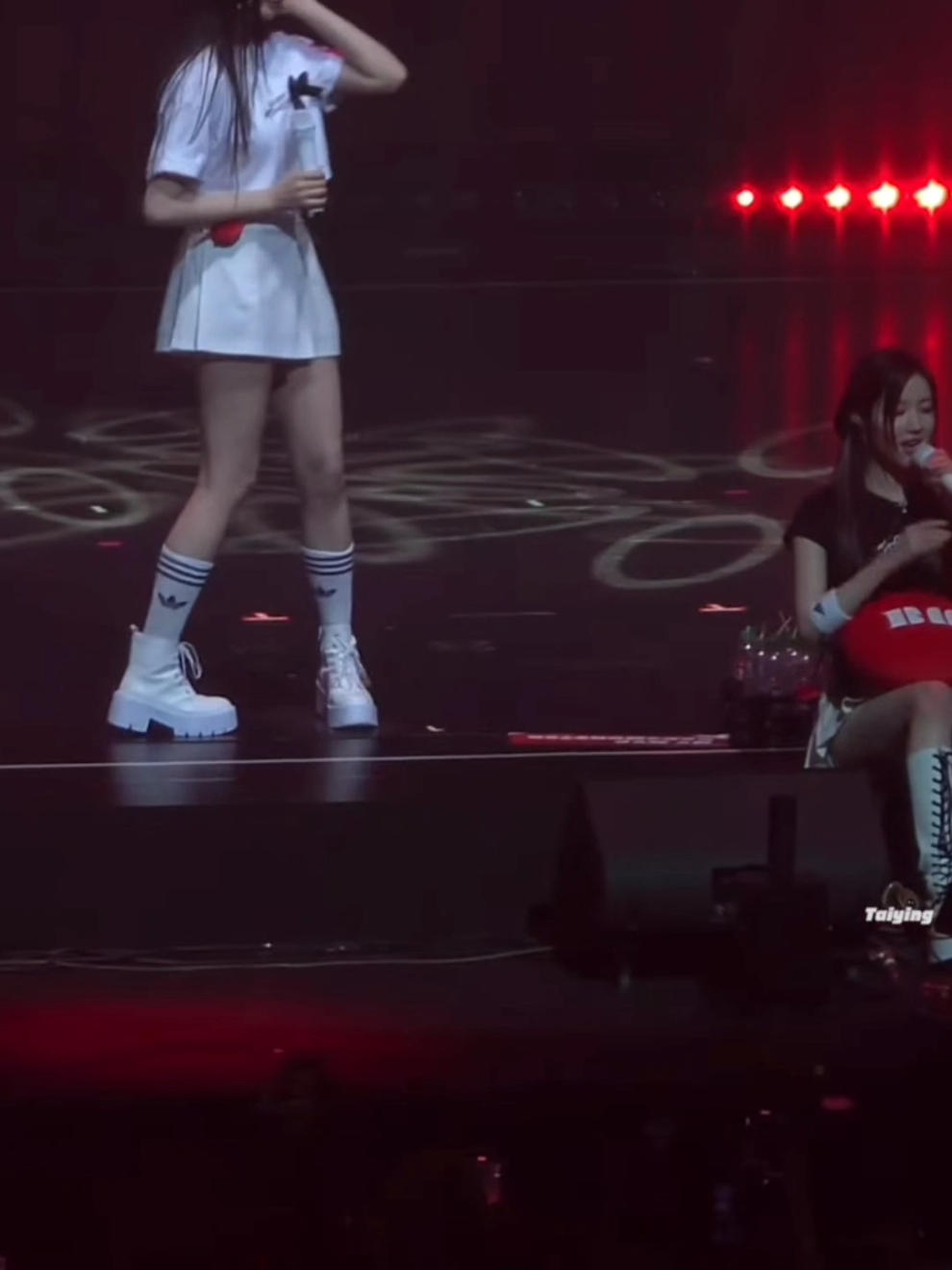 Mỗi lần Chiquita ngồi kiểu này hầu hết đều là ở cạnh Asa #chisa #chiasa #chiquita #asa #babymonster 