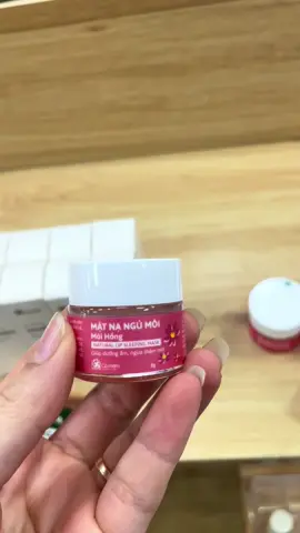 Mặt nạ ngủ môi hồng dưỡng ẩm căng bóng mềm mịn , chân ái cho những nàng môi khô, nứt nẻ #xuhuong #xuhuong #xuhuongtiktok #comem #matnangu #matnangumoi #matnangumoicomem #matna #comem 