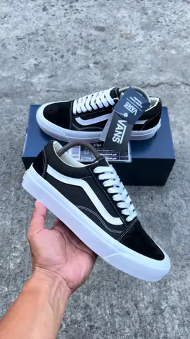 VΛNS OTW PREMIUM OLDSKOOL🏁 AVAILABLE FOR MEN AND WOMEN  HOW TO ORDER? 👟 PM OUR FB & IG PAGE 💌 LINK ON BIO 👀 ##viral #viralvideo #viraltiktok #sneakers #fyp #foryoupage #fyppppppppppppppppppppppp #fypage #sneakersaddict #fypage #fypシ゚ #vans #clutchtimeph 