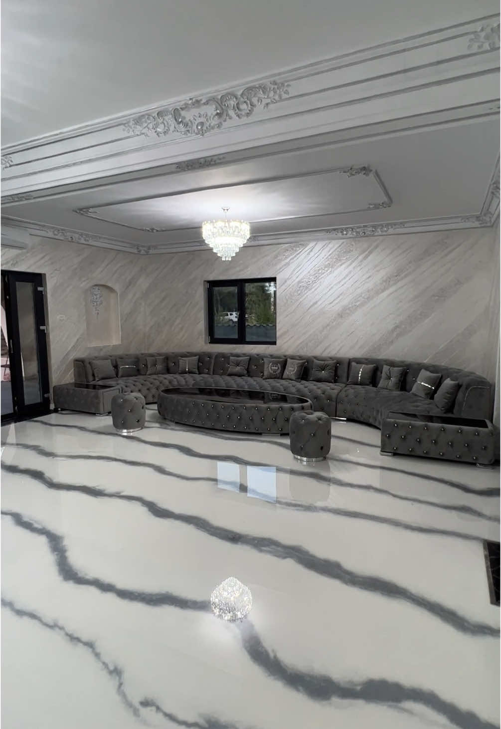 Best sofa ever  Canapea lucrată manual  High quality l #living #mobila #unique #furniture #canapele #Home #luxuryhome #luxury #luxurylife #fyp 