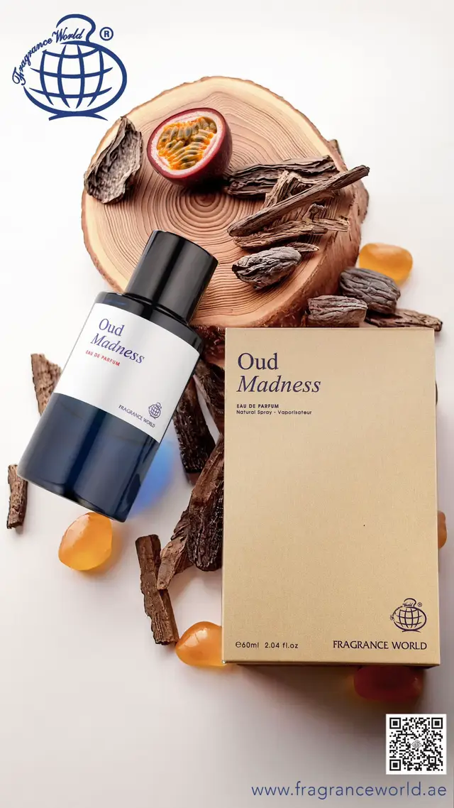 Oud Madness | Eau De Parfum 60ml | by Fragrance World عطر عود مادنيس أو دو برفيوم من عالم العطور 60 مل.  المكونات العليا : فاكهة العاطفة، نوتات فاكهية، الزعفران، الورد التركي المكونات الوسطى : خشب العود، أوراق الباتشولي الإندونيسية، البنزوين قاعدة العطر : الجلد، خشب الأكيجالا، العنبر، الفانيليا، اللابدانوم يبدأ العطر بنفحات مبهرة من فاكهة العاطفة ونفحات فاكهية نابضة بالحياة، تعززها نكهة الزعفران الفاخرة. تضيف رائحة الورد التركي الرقيقة ثراءً زهريًا، مما يضفي نغمة لتجربة مغرية وغريبة. مع نفحات القلب، يبرز عمق العود الذي لا يمكن إنكاره، فيمتزج بشكل متناغم مع الثراء الترابي لأوراق الباتشولي الإندونيسية وحلاوة البنزوين الراتنجية. يخلق هذا المزيج طبقة وسطى جريئة وفاخرة، تثير الغموض والرقي. القاعدة دافئة وجذابة وتدوم طويلاً. يضيف الجلد لمسة من الرقي القوي، بينما يضفي خشب أكيجالا والعنبر الدفء والأناقة الخشبية. تكتمل الرائحة برائحة الفانيليا الكريمية الناعمة وجاذبية اللبان الراتينجية الدخانية، مما يترك أثرًا حسيًا لا يُنسى. مستوحى من Oud Maracujá Maison Crivelli السعر 22 الف.