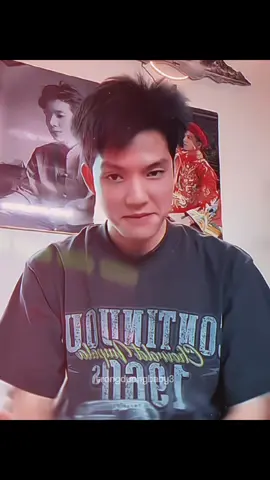 mình thật sự rất quý và phải gọi là khâm phục với cái đức tính của cậu Dương.  mình thương cậu ở đây là thương cái tính cậu, vì những lời nói, suy nghĩ của cậu đồng với suy nghĩ của mình. những chia sẻ của cậu về việc tu tập, sám hối… là những việc mình cực kì ít được nghe từ miệng của khác, mà đằng này cậu là một người rất trẻ tuổi. mình cảm thấy mình đang đi đúng đường vì quyết định đồng hành cùng cậu. mình, một đứa may mắn có duyên với Phật Pháp từ nhỏ. và hiện tại mình đang học theo Phật. con đường đi theo Phật hay “tu” của mình nó giống như cậu nói. không dễ tí nào cả vì ngay cả việc làm người tốt thôi cũng “khó”. và trong suốt quãng đường tu tập ấy mình đã gặp vài người khiến cho mình giống như cậu hiện tại. cảm thấy bất ngờ về “lòng người”.  bước chân vào đường tu tập thì không thể tránh được sự cản trở của những thành phần “không tốt”. về phần dương là vậy. còn về phần âm thì oan gia trái chủ từ nhiều đời nhiều kiếp tìm đến thì cũng khó mà tránh khỏi.  nếu cảm thấy bản thân đang quá khổ, ông trời quá bất công thì thực ra thì chính bản thân đang tự ép lấy mình. ngoài mình ra thì không ai hại được mình cả vì trời còn thương. trời mà thương thì sợ gì người thường không thích.  Phật, Thánh chả có thiên vị ai cả, trên nhìn xuống người nào cũng như người nào.  kiếp này họ hạnh phúc hơn ta thì cũng do phước của họ. ta chưa đủ phước thì cố mà tạo phước. không chỉ cho mình mà còn cho cha cho mẹ, cho con cái. nhưng việc tu có ý nghĩa chỉ khi mình đã tu cho nhà, cho gia tiên. vì tu cho gia tiên còn chưa xong thì lấy gì tu theo Phật, theo Thánh. “dương độ âm trước rồi âm mới độ dương sau” #TrongDuong #PhanTrongDuong #PhatPhapNhiemMau #CanDongSoLinh #TinNguongThoMauVietNam #TamPhuCongDongTuPhuVanLinh #xh #xuhuong #xhtiktok #xuhuongtiktok 