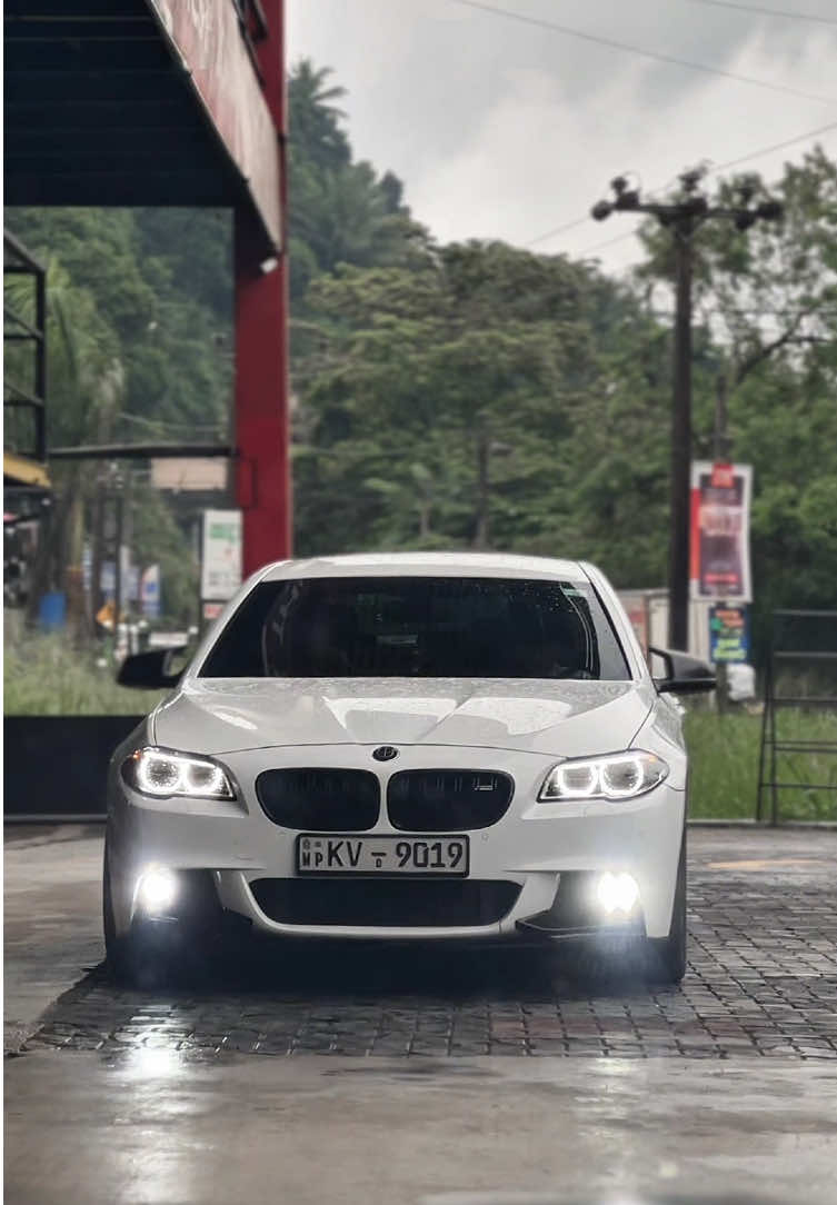 🤍🪽#kandy #foryoupage #viral #kv9019 #trending #srilankan_tik_tok🇱🇰 #kv9019bmw520d #goviral #bmw #srilanka #yenul338 #onemillionaudition 