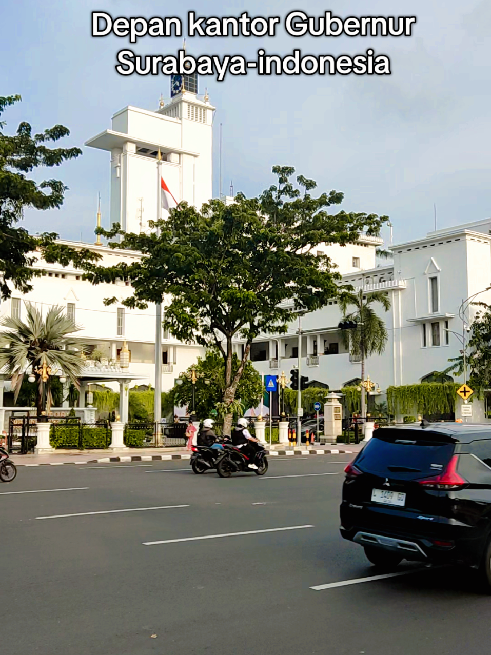 Surabaya, 5 Maret 2025 Suasana depan kantor gubernur, samping tugu pahlawan. surabaya, Jawa Timur indonesia #surabaya #kantorgubernurjatim #tugupahlawan #surabayakotapahlawan💚🐊 #fyp 