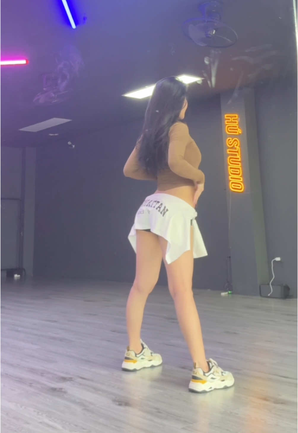 Vẫn là bài này nhưng xoã tóc được không ạ 🤭 #nguyenlehongminhgenz #nguyenlehongminh #daynhay #twerk #hongminhdaynhay 