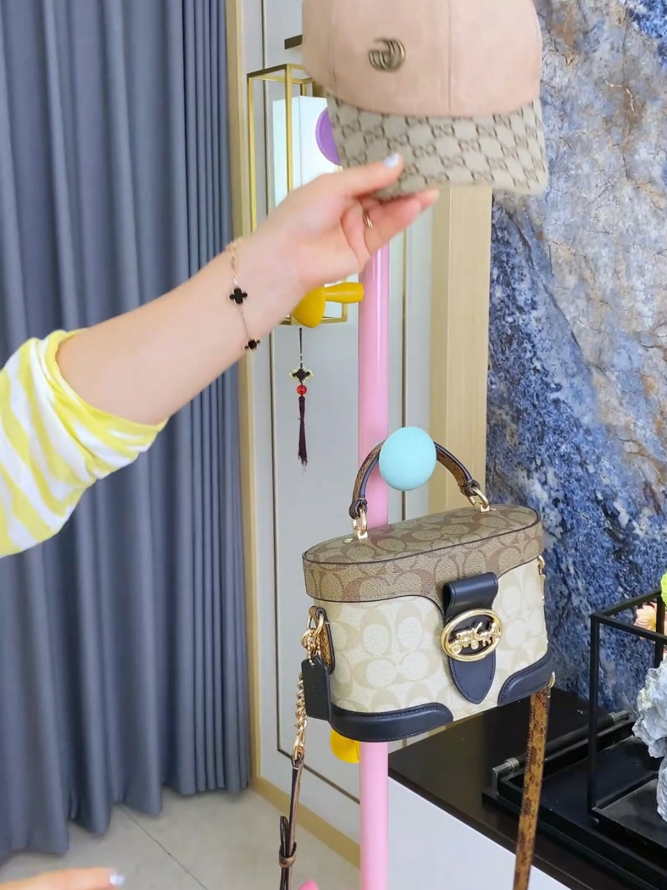 Cây treo đồ hình nấm. Giá treo đồ bằng thép sơn tĩnh điện.  Chiều cao 167cm, đế rộng 30cm.  Rất thuận tiện trong treo quần áo, mũ, túi xách. decor phòng. #caytreodo #caytreodohinhnam #caytreododecor #caytreododecor 