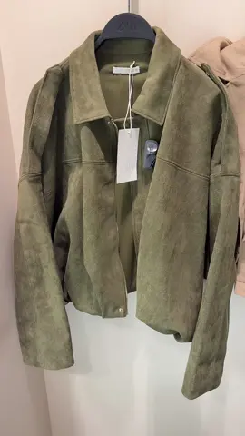 OMG the viral @ZARA bomber 💚💚💚 #viral #zarabomber #suede #zaraviraljacket #zaraoutfit 