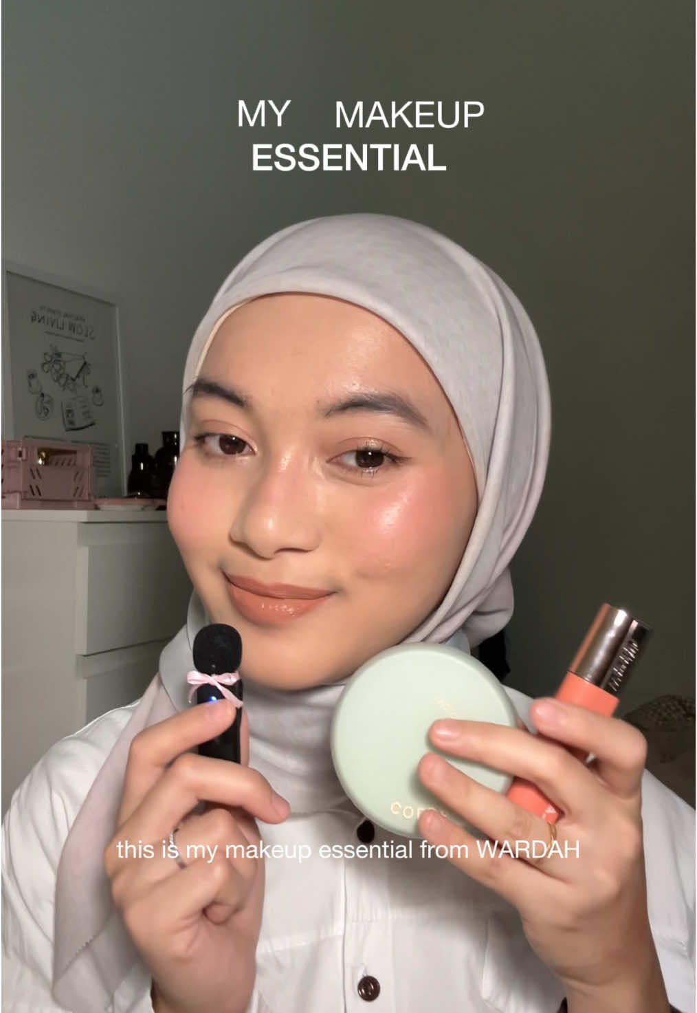 a flawless base and glossy lips? consider it done! 💖 The 5D Blur Cloud Cushion gives me a seamless, pore-blurred finish with high coverage that feels ultra-light and it guess what! makeup rasa fresh je up 18 hours!  i suka make it my daily look with the Wardah Glasting Lip cus sooo hi-pigment color with a glassy shine, keeping my lips moisturized and transfer-proof 💋 all day! these two are my go-to for a fresh, effortless look from AM to PM. korg dah try ke? let me know if its ur fave too! 🫧💋✨   #wardahmalaysia #WardahRaihKebaikanRaya- Berseri 