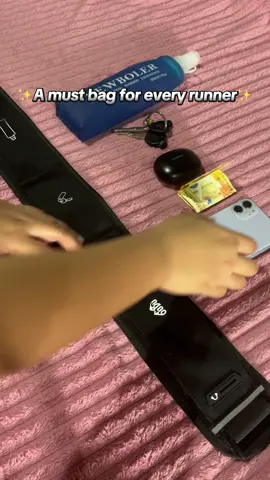 Para sa mahilig tumakbo na maya’t maya umiinom ng tubig tulad ko? Eto na ang sagot. #newboler #newbolerwaterproofbag #beltbag #runningessentials #softwaterbottle 