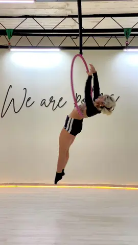 🌪️ #aerial #aerialhoop #aerialspin #aerialhooptricks #aerialhoopspin #elbowballence #aerialelbowhang 