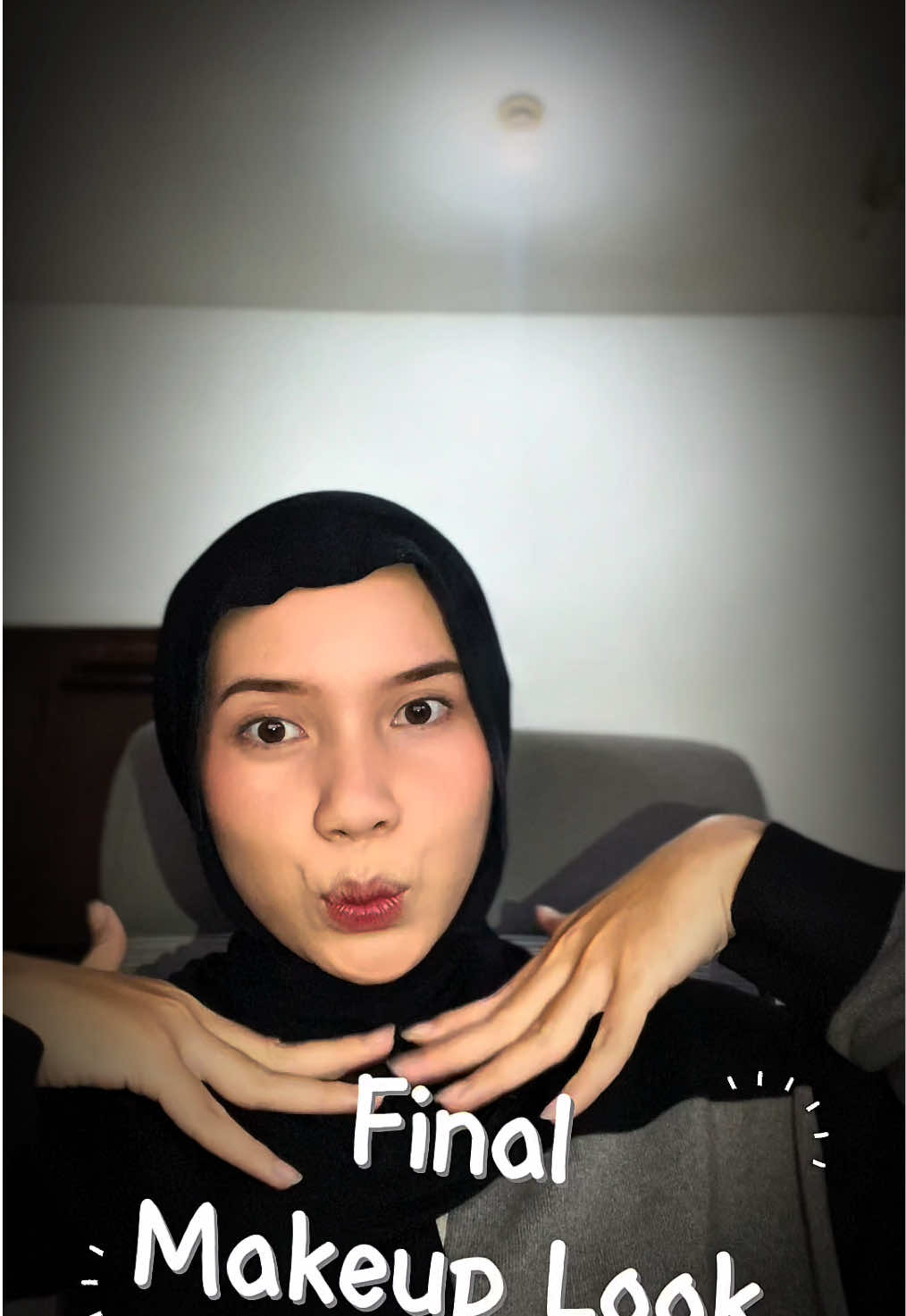 ✨Unboxing Looké Cosmetics x Oasea Laboratories!✨   Paket welcoming kit akhirnya sampai! Yuk, unbox bareng dan coba kombinasi skincare + makeup yang bikin complexion makin flawless! ✨   Penasaran gimana hasilnya? Tonton sampai habis & cek promonya di keranjang kuning yaa!   @lookeuniversity @lookecosmetics @Oasea Laboratories #LookeCosmetics #LookeUniversity #OaseaID #CantikNoRibet #FlawlessGripMakeup #UnboxingMission #WelcomingKit