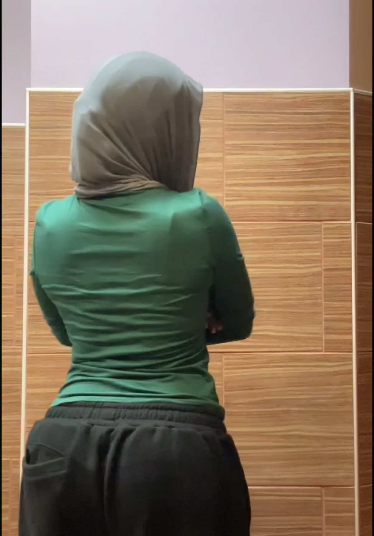 How I Got Rid of Back Fat in 3 months! My Gym Transformation  #fyp #foryoupage #fypシ #explore #explorepage #GymTok #gymmotivation #fitnessmotivation #gymtransformation #weightloss #backworkout #hijabi #somalitiktok #somali 