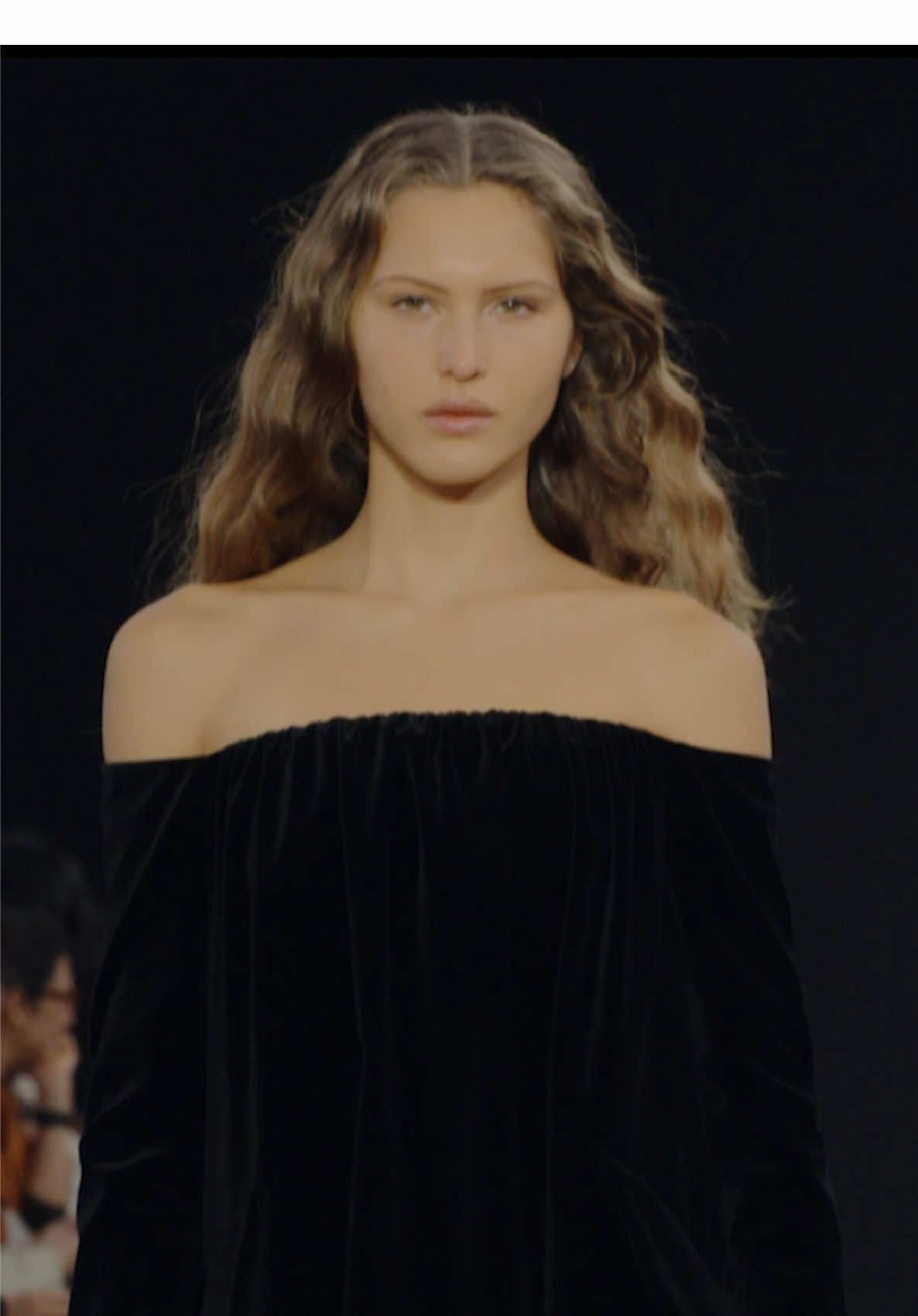 A sartorial homage to heroines. #MaxMaraFW25 feels both delicate and defiant. Watch the full show at the link in bio. #MaxMara #MFW 