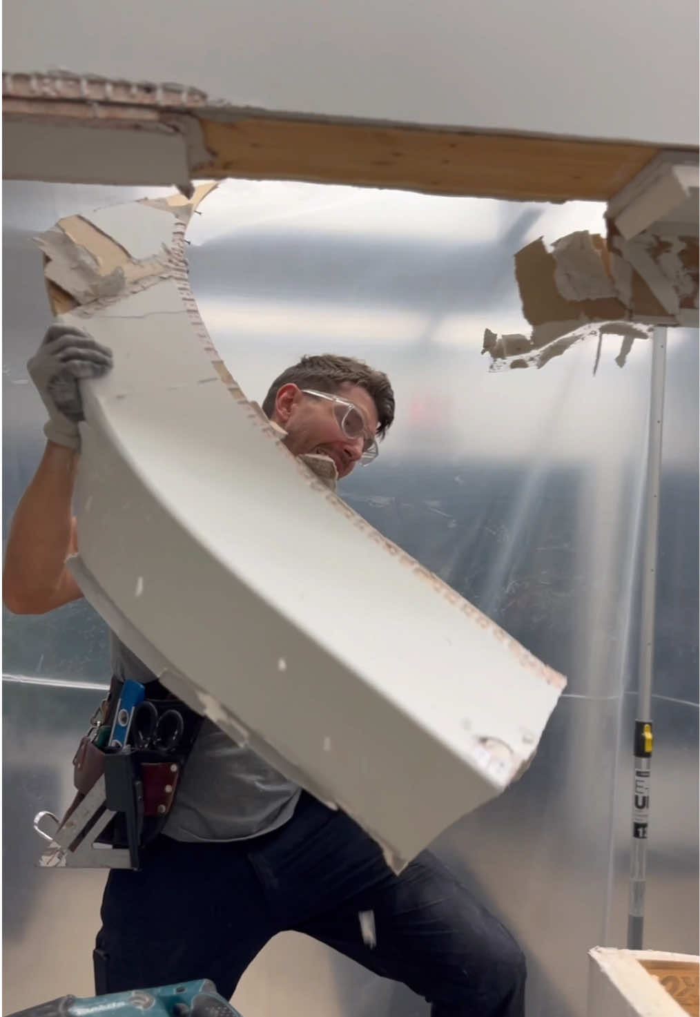 As renovators, you can’t escape drywall! But that’s okay… Because we know how to tame it, thanks to @Trim-Tex Drywall and their vinyl corner beads.