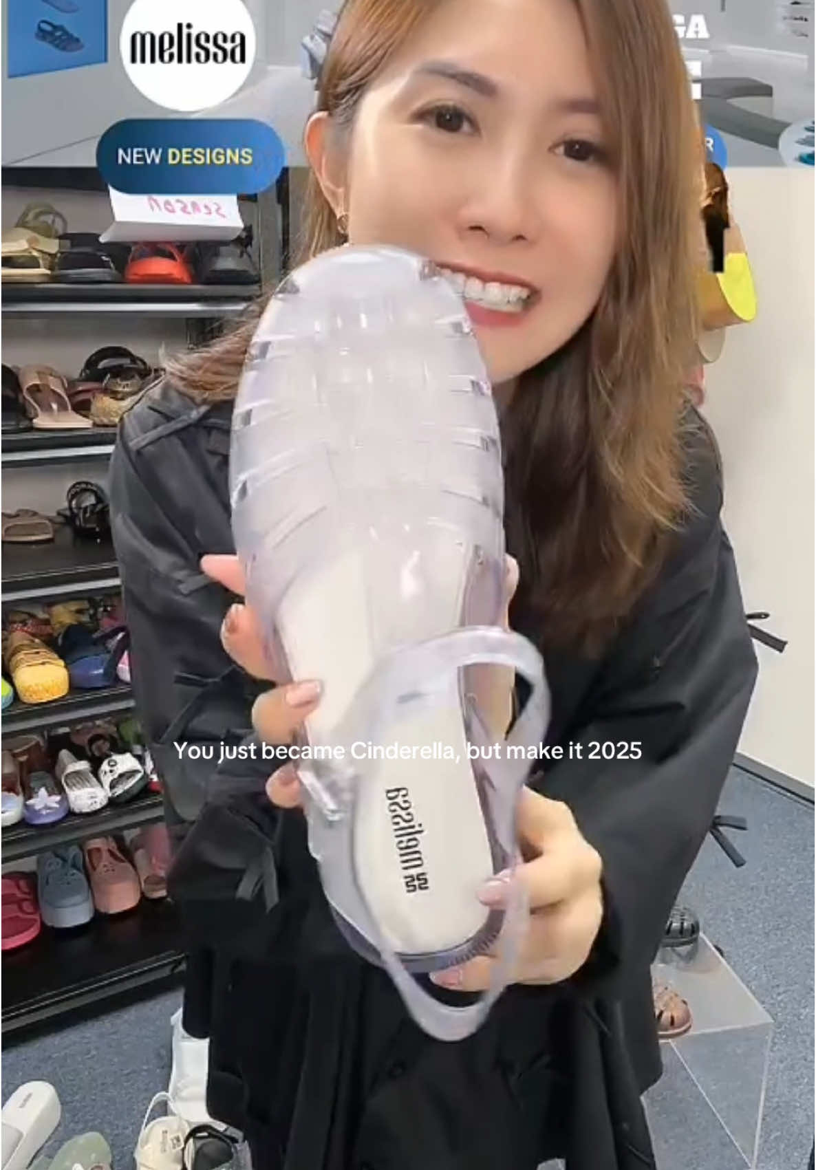 The first. The favorite. The original fisherman-inspired jelly shoe that transformed the 90s generation into jelly lovers.  Versatile, stylish, and comfortable, Possession is too hot not to make your own. With colorways for days, you can always come back for more. #melissa #melissashoes #womensandals #fashion #melissapossession 