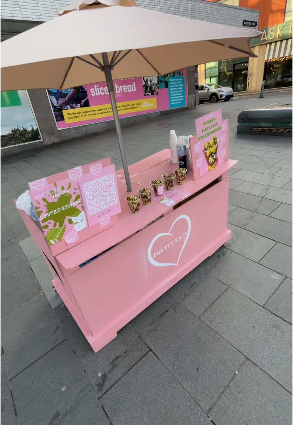 #fyp #funny #viral #sheffield #foryoupage #shedontseeus #prettyeats #viraldrink #food #dubaichocolate #kunafa #limitededition #FoodTok #drinktok #pistachiokunafa #popup #fyppp #aestheticvideos 