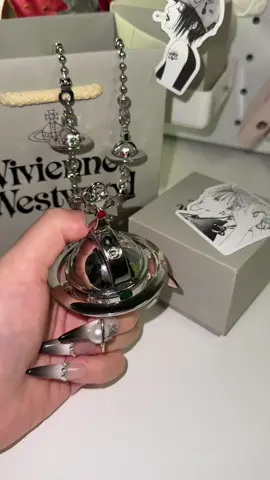 It’s Nana necklace 🔥🔥#viviennewestwood #viviennewestwoodjewellery #nana #viviennewestwoodlighter 