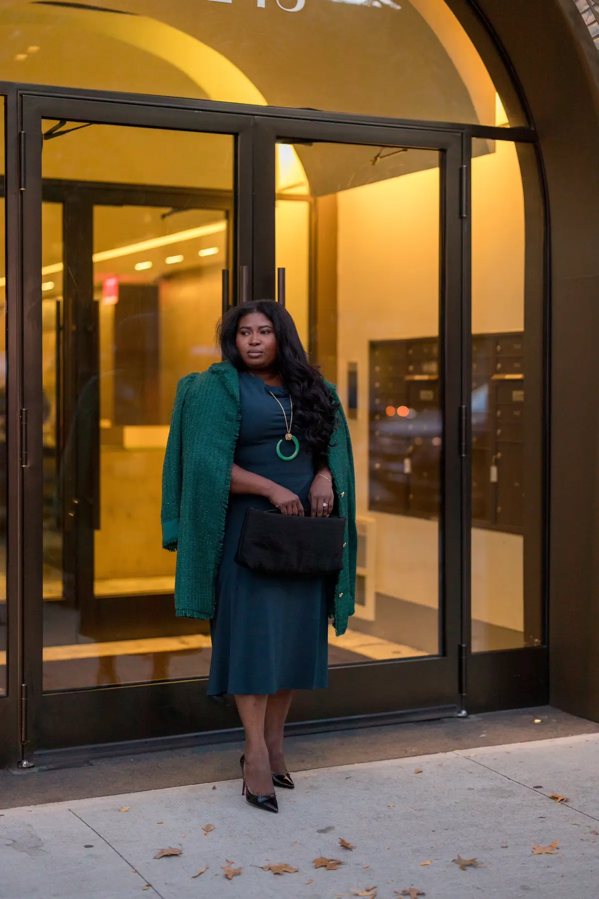 If you’re looking for classic staples to upgrade your work wardrobe without breaking the bank, check out @M.M.LaFleur for the chicest pieces that take you from meetings to martinis.  I love their Priya slip dress with the cowl neckline and fit and flare skirt. Topped with a tweed jacket from @Jenn Lake x @SailtoSable, Louboutin pumps and a Mark Cross clutch, this look is pure badass boss babe vibes.  #outfitinspo #workoutfit #OOTD #corporategirlies 