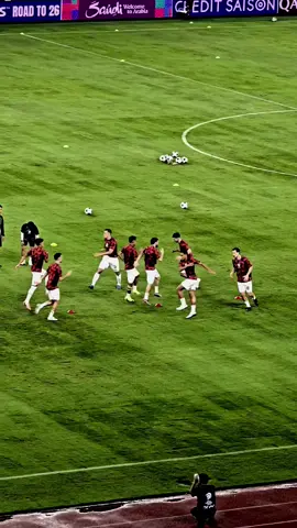 warming up🇮🇩#timnasindonesia🇮🇩 #garudamendunia🦅🇮🇩 #kualifikasipialadunia2026 #suporterindonesia #pssi #lewatberanda #fyp #worldcup 